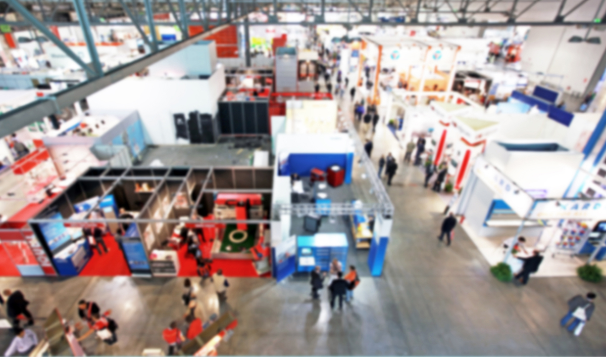 Designing a trade show booth: strategies that engage and convert - momencio