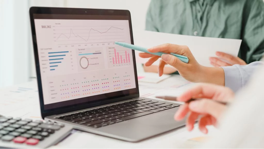 6 ways to digitize your B2B communications for an engaging post-trade show experience-momencio