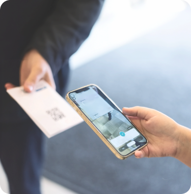 Person scanning a business card with momencio app